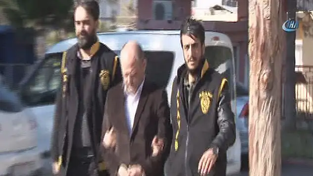 Polis, kadına çarpıp kaçan sürücüyü 'dikiz aynasından' buldu
