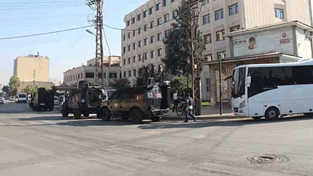 Polis kayyum atanan belediyelere operasyon başlattı