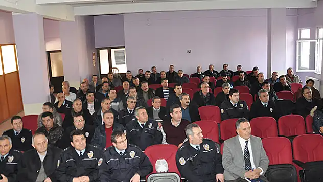 Polise beden ve işaret dili eğitimi verildi