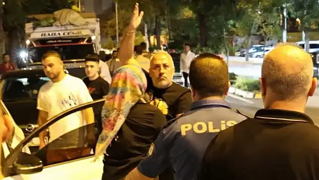 Polise hem 'Kamu personeleyim' dedi, hem de yasal olmayan işlem teklif etti
