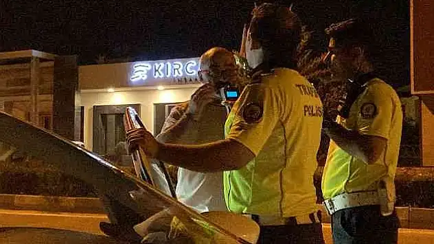 Polisin alkollü sürücü ile imtihanı