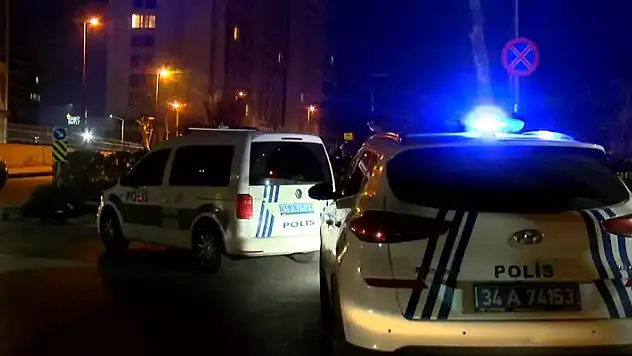 Polisin 'dur' ihtarına uymayan otomobilden uzun namlulu silahlar çıktı