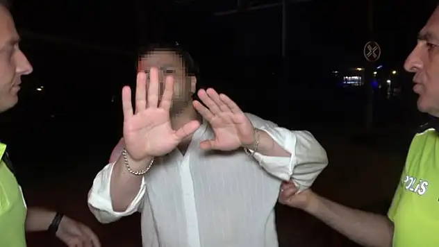 Polisin 'Dur' ihtarına uymayan sürücü, yakalanınca özür diledi
