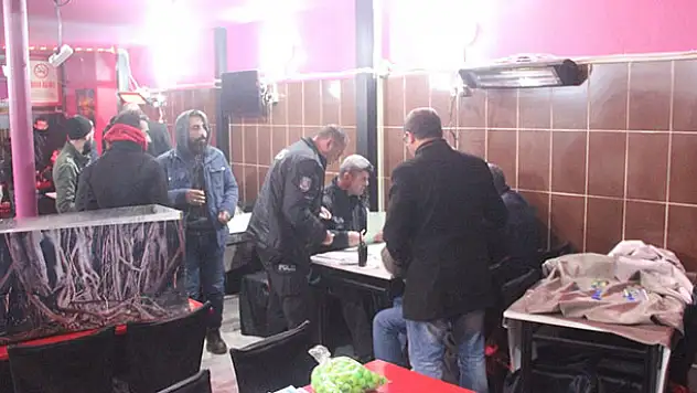 Polisin gelişini kameradan takip etmişler