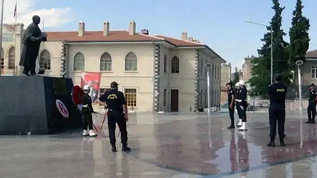 Polislere 'Selamı geç verdin' cezası