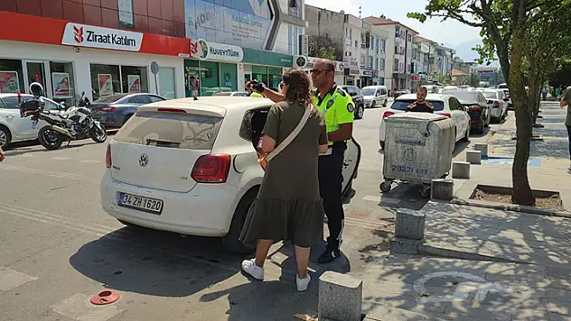 Polisten 2 çocuğunu araçta bırakıp giden anneye tepki: Hiç mi haber izlemiyorsunuz?


