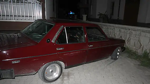Polisten kaçan ehliyetsiz ve alkollü sürücü çıkmaz sokakta yakalandı