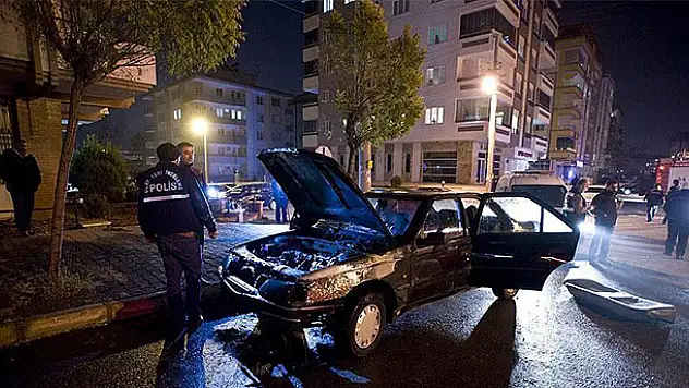 Polisten kaçan şüphelinin otomobili yandı