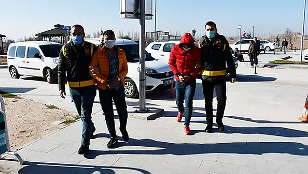 Polisten kaçtı, yakalanınca 'Durmayı sevmiyoruz' dedi