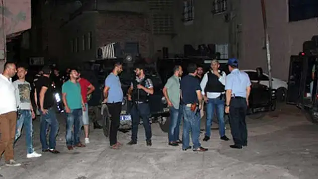 Polisten torbacılara gece uygulaması