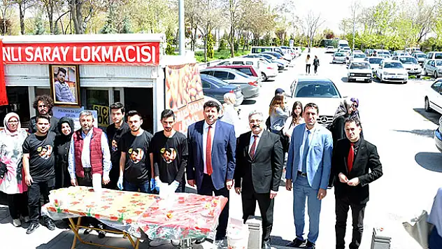 Polonya'da öldürülen Furkan Kocaman anısına lokma dağıtıldı