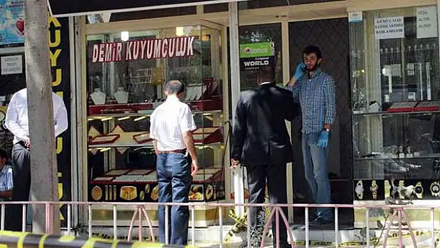 Pompalı tüfekle kuyumcu soygunu