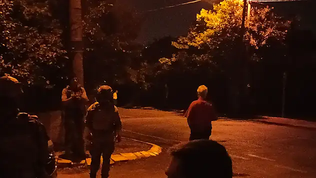 Pompalı tüfekle sokağa çıktı 4 saatlik müzakere sonucu teslim oldu

