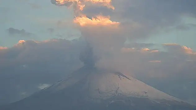 Popocatepetl Yanardağı'nda 24 saatte 12 patlama

