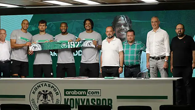 Potada yabancılar resmi imzaları attı
