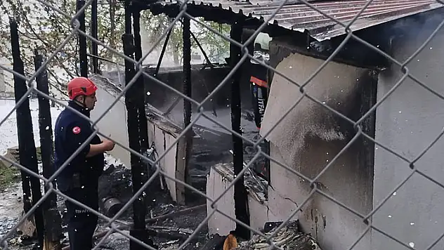 Prefabrik evde çıkan yangında 2 çocuk öldü