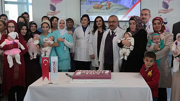 Prematüre bebekler bir araya geldi
