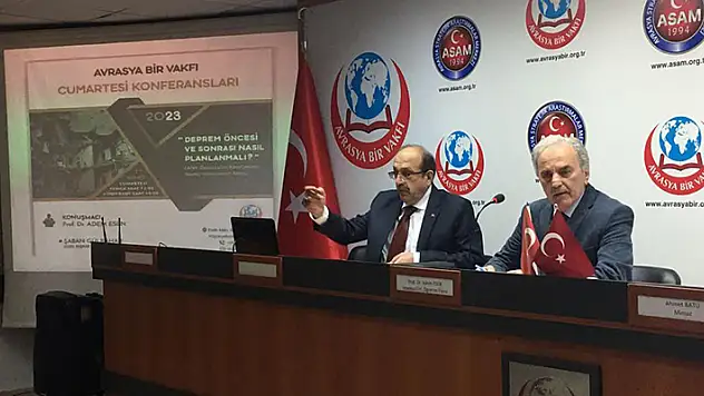 Prof. Dr. Adem Esen'den afet zararlarını azaltmada kamu yönetiminin rolü konferansı