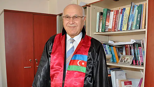 Prof. Dr. Ali Berat Alptekin'e Fahri Doktora Diploması Verildi