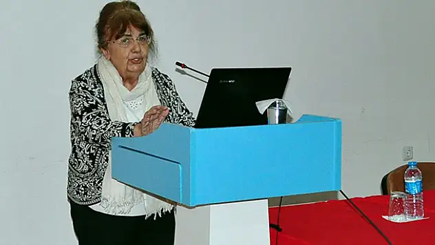 Prof. Dr. Arınç, NEÜ'de konferans verdi