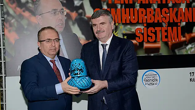 Prof.Dr.Birol Akgün, 'Yeni Anayasa ve Cumhurbaşkanlığı Sistemi'ni anlattı