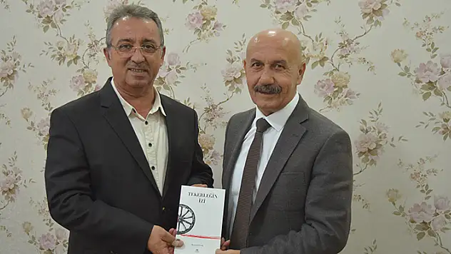 Prof. Dr. Çınar, 'Tekerleğin İzi' adlı eserini takdim etti