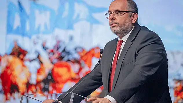 Prof. Dr. Erhan Afyoncu, Türkiye'deki doğum ve nüfus oranlarını değerlendirdi
