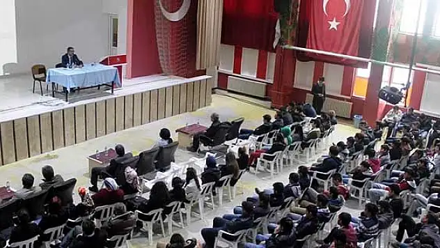 Prof. Dr. Şahin'den Uyuşturucu konulu konferans
