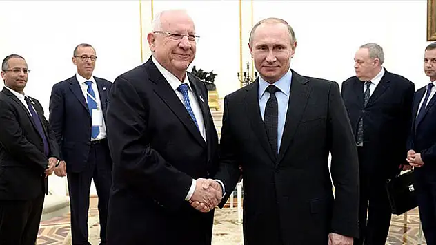 Putin ile Rivlin Kremlin'de bir araya geldi