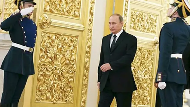 Putin'in yürüyüşündeki sır ortaya çıktı
