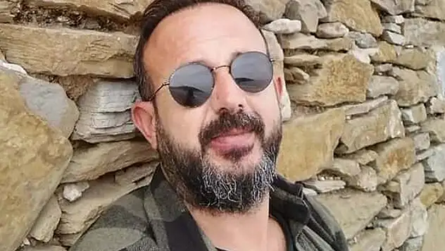 Rahatsızlanıp hastaneye giden öğretmen, acil servis önünde kalp krizi geçirip öldü
