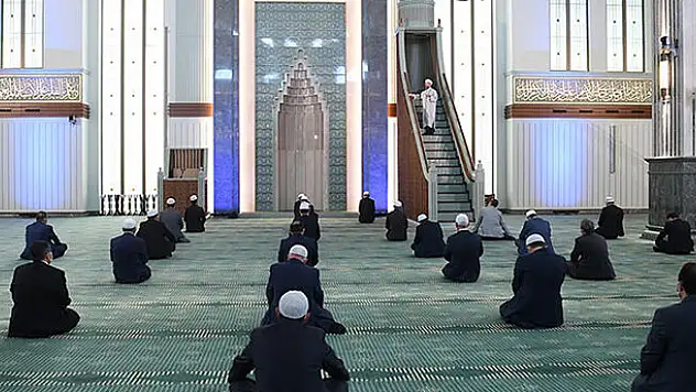 Ramazan'da camilerde teravih kılınacak mı? Diyanet İşleri Başkanı açıkladı
