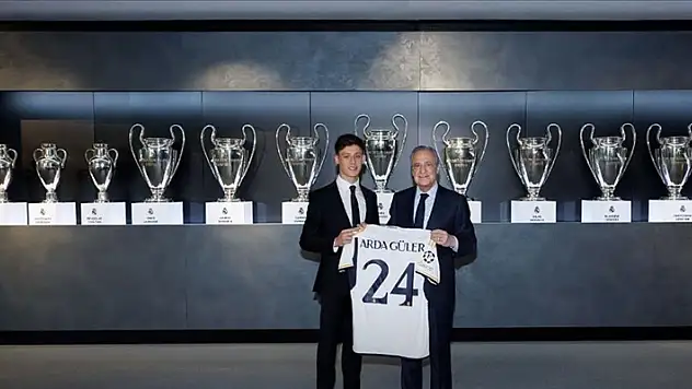 Real Madrid, yeni transferi Arda Güler'i tanıttı
