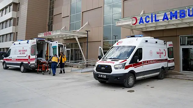 Refüje çarpan motosikletin sürücüsü öldü