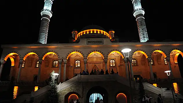 Regaip Kandili'nde camiler doldu taştı