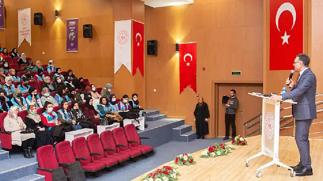 Rektör Aksoy, Gönüllülük Kampı'nda gençlerle buluştu
