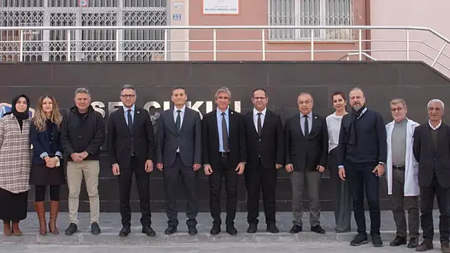 Rektör Aksoy lise öğrencileriyle söyleşiye katıldı
