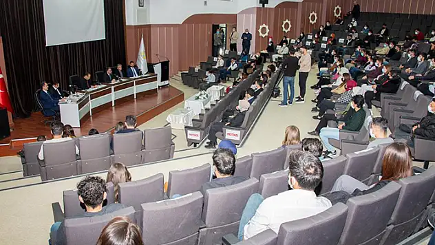 Rektör Aksoy, öğrenci toplulukları ile buluştu
