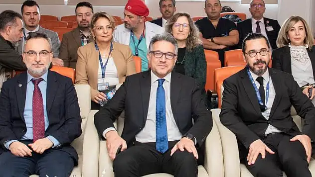Rektör Aksoy, Tıp Fakültesi Hastanesi Yönetim Kurulu ve Danışma Kurulu ile bir araya geldi
