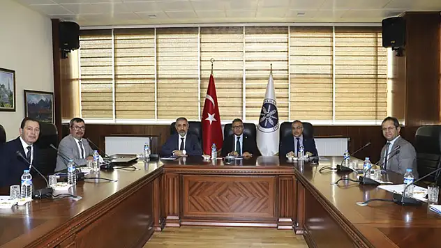 Rektör Aksoy: 'YÖK Anadolu Projesini işaret fişeği olarak görüyoruz'
