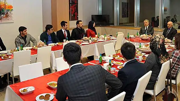Rektör, öğrenci temsilcileri ile bir araya geldi