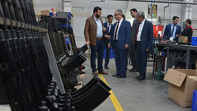 Rektör Özçelik, Beyşehir'de Silah Fabrikalarını Ziyaret Etti