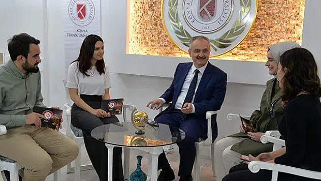 Rektör Özçelik, Öğrencilerden Gelen Soruları Yanıtladı