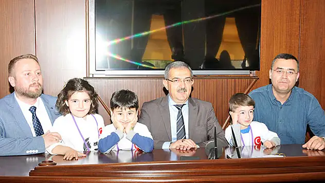 Rektör Prof. Dr. Mustafa Şahin 23 Nisan Çocuklarını Ağırladı