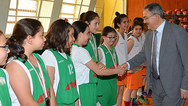Rektör Şahin'den şampiyon gençlere ziyaret