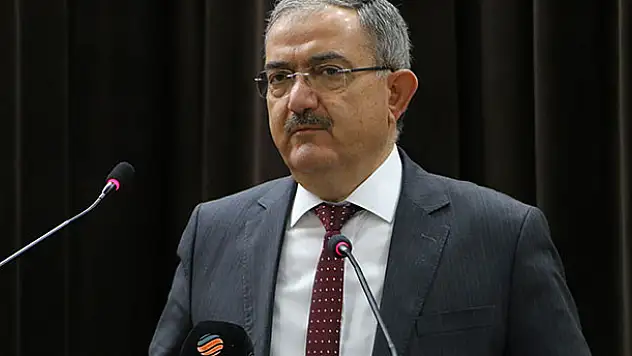 Rektör Şahin: 'Korona virüsü psikolojik savaşın aracı olarak kullanmak isteyenler var'