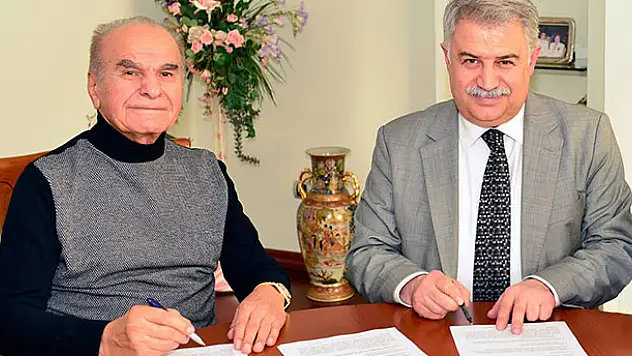 Rektör Şeker vefatının 3. yıldönümünde Ahmet Keleşoğlu'nu andı