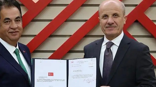 Rektör Şengönül mazbatasını aldı