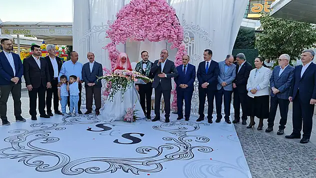 Rektör Zorlu, oğlu Yasir'i evlendirdi
