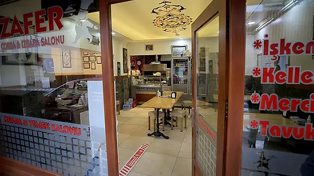 Restoran ve kafeler kademeli normalleşme kapsamında müşteri kabul etmeye başladı
